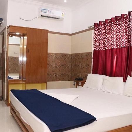 Saravanas Lodge Thiruchendur Bagian luar foto