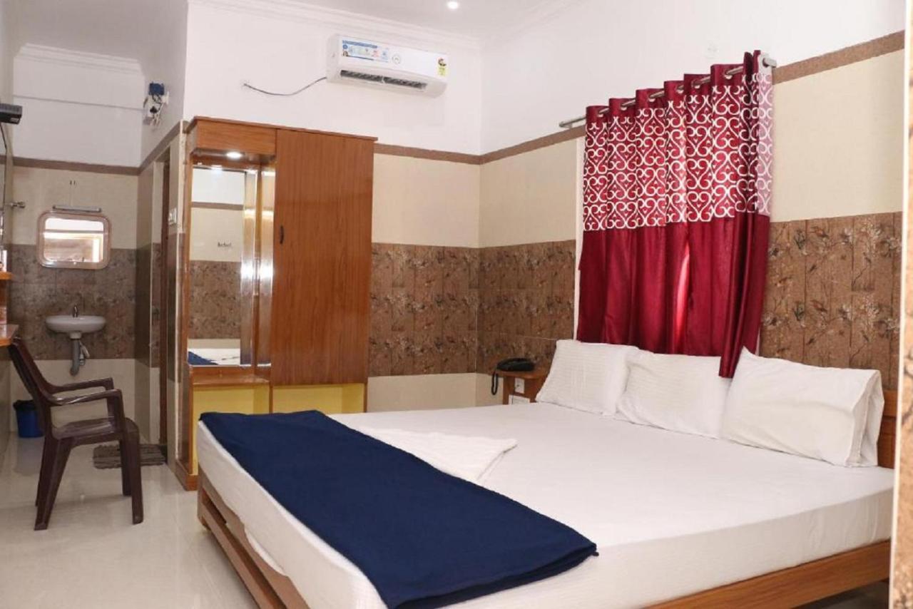 Saravanas Lodge Thiruchendur Bagian luar foto