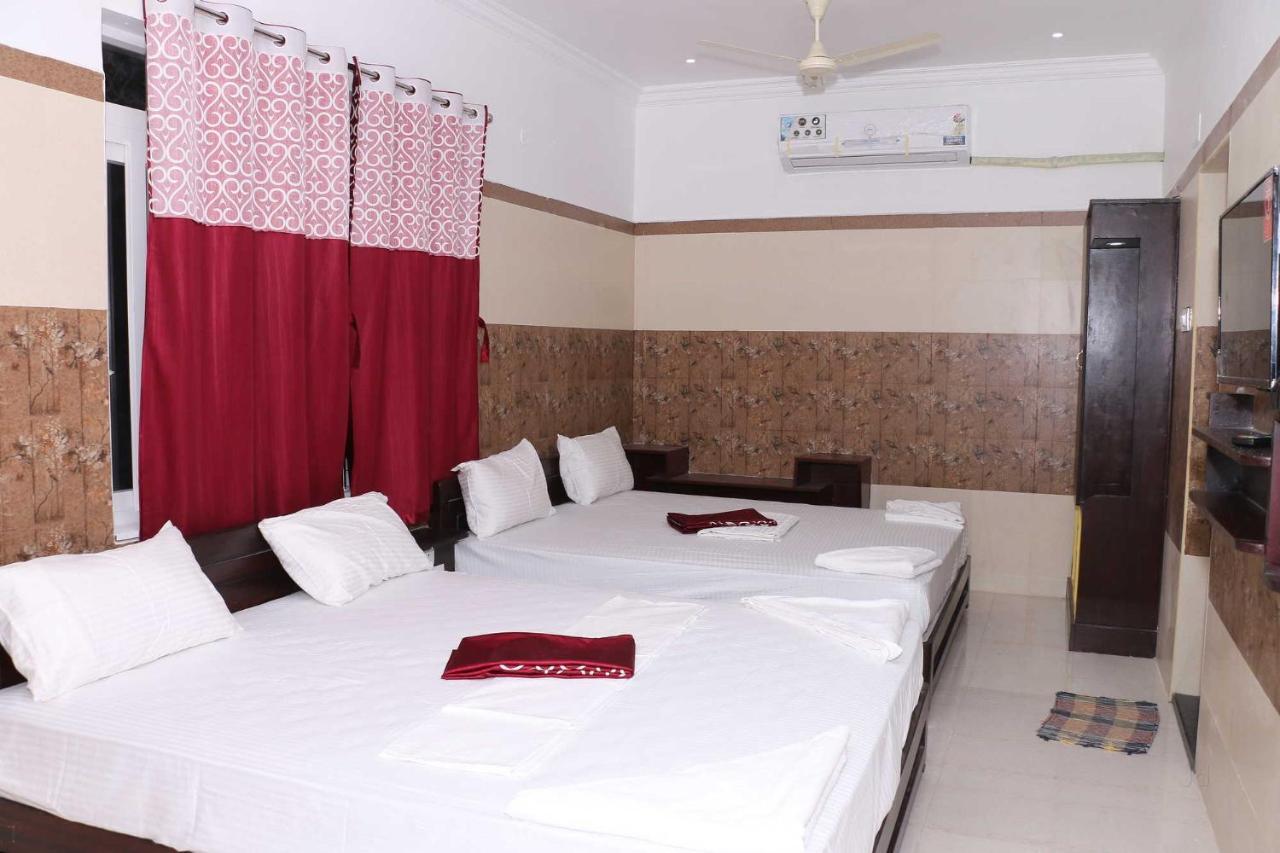 Saravanas Lodge Thiruchendur Bagian luar foto