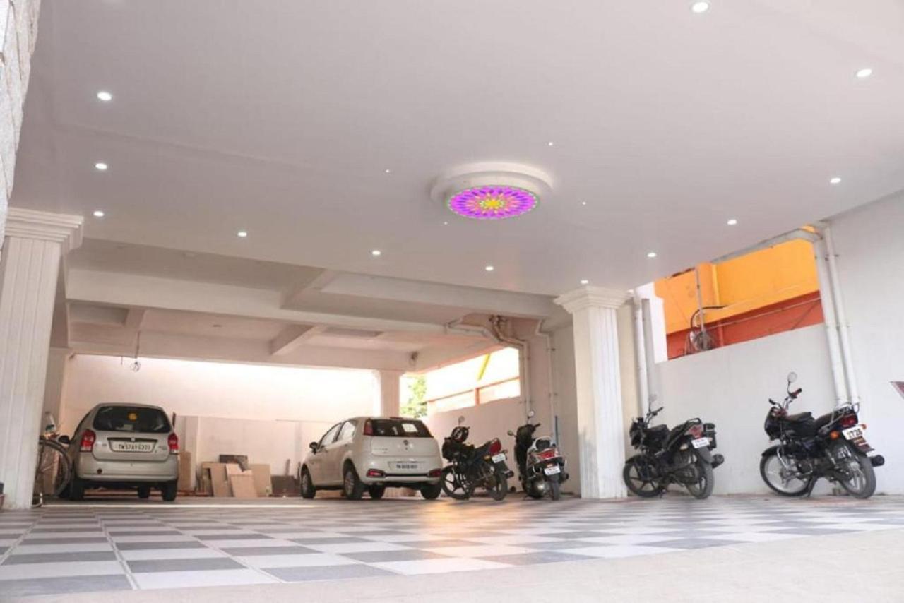 Saravanas Lodge Thiruchendur Bagian luar foto