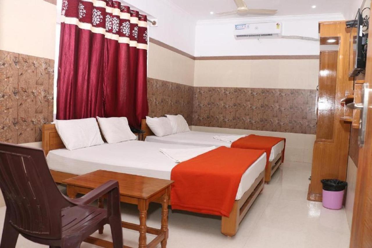 Saravanas Lodge Thiruchendur Bagian luar foto