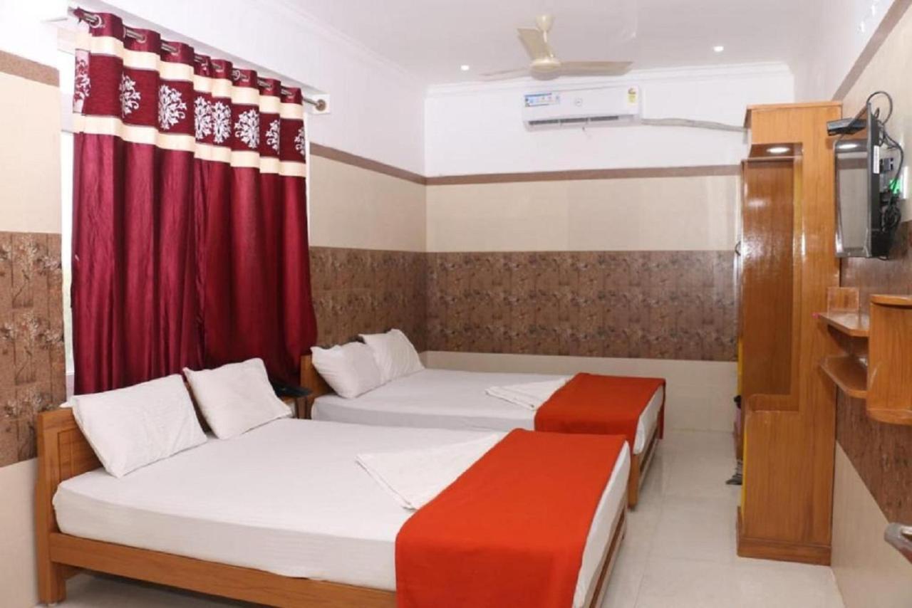 Saravanas Lodge Thiruchendur Bagian luar foto